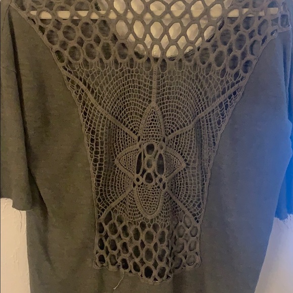 3/4 sleeve tee with cutout detailing - Picture 3 of 3